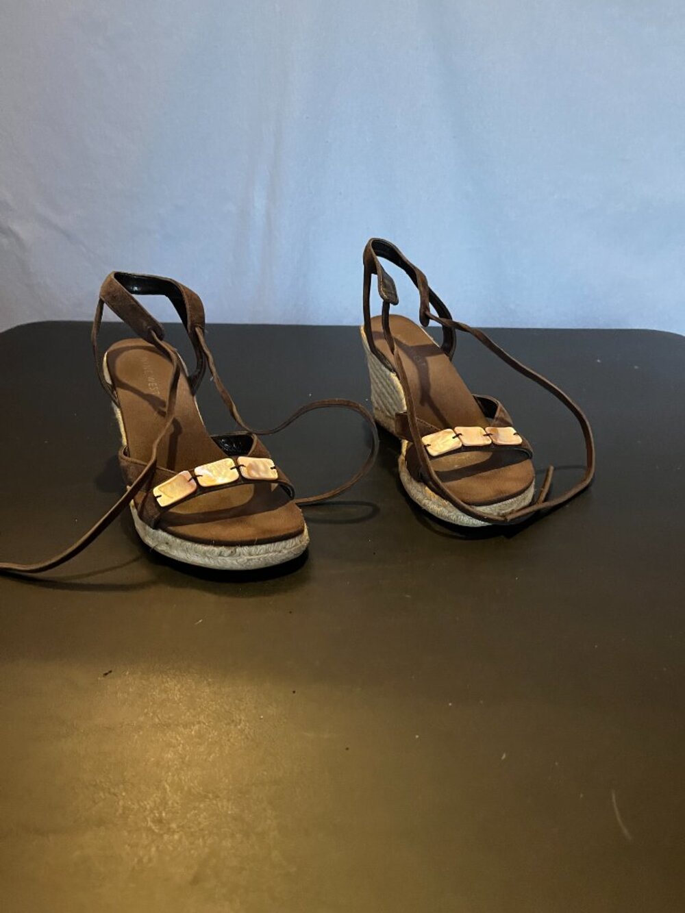 Nine West Size 8.5 Chocolate Suede Lifted Sandals with Yarn Aesthetic